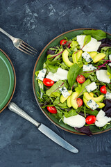 Salad of vegetables and cheese