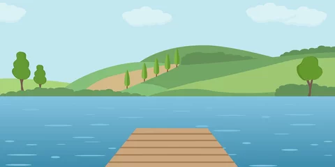 Poster Im Rahmen Molo di legno vuoto sul lago. Paesaggio estivo panoramico. Scenario rurale con lago, verdi colline e montagne. - illustrazioni © maximilian