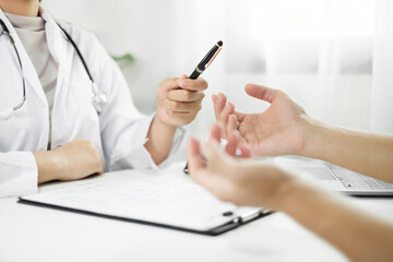 Female doctors who treat patients make an appointment to listen to the results after a physical examination and explain medical information and diagnose the disease. Medical concepts and good health