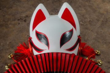 キツネのお面と扇子