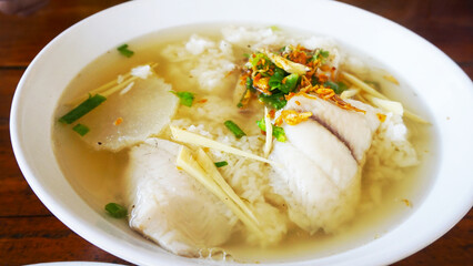 Porridge with fish, food in Thailand Consists of fish Steamed steamed rice, ginger, fried garlic and garnish vegetables