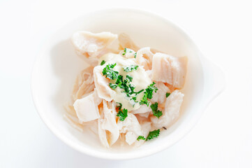 裂いたサラダチキンにマヨネーズ