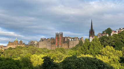 Fototapeta na wymiar Edinburgh old town skyline panorama