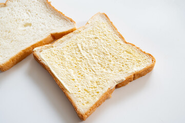 マヨネーズを塗った食パン