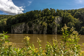 Impressions of the landscape along the hiking trail along the danube breakthrough nature reserve...