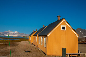 Thje village of Ny-Ålesund, Brøgger peninsula (Brøggerhalvøya), Kongsfjorden, Svalbard, Norway....