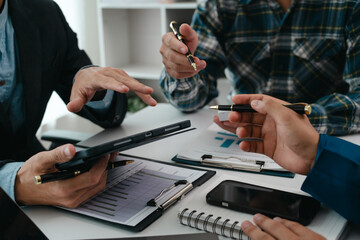 A team of young entrepreneurs and Asian startups held a business meeting. to achieve the marketing...