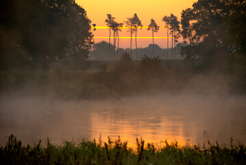 Wschód słońca nad rzeką Odrą - obrazy, fototapety, plakaty