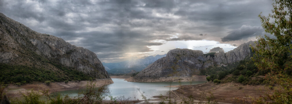Atardecer en el Pantano del Porma