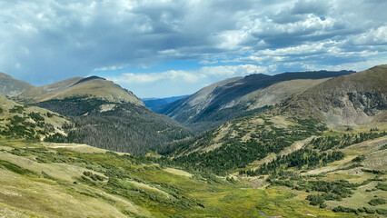 Fototapeta na wymiar Top of Rocky Mountains at the Alpine Center in Rocky Mountain National Park