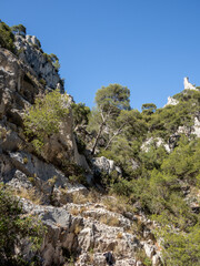 Fototapeta na wymiar Path in the National Park of the Calanques near Cassis in south of France