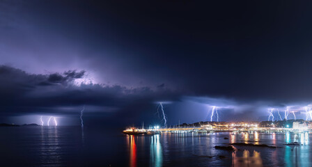 Gran tormenta de rayos sobre el puerto deportivo de Sanxenxo Pontevedra