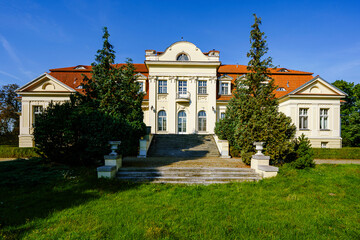 Fototapeta na wymiar Winna Góra pałac