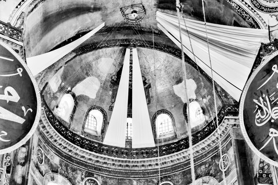Batch Name	Getty ID	Type	Title	Date Added	Date Created	Date Uploaded	S+ Nominated	iStock Collection	Errors	Status
"Editorial - Hagia Sophia"	1670765055	Editorial Image	"Architectural details of the in