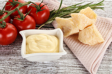 Cheese sauce in the bowl