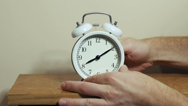 Adjusting clock back by one hour, dst end