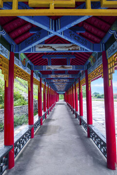 Hulunbuir in daxing AnLin root river city full of town setting cui at the foot of the mountain scenic corridor