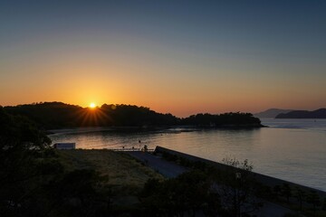 幻想的な瀬戸内海の夕焼け情景