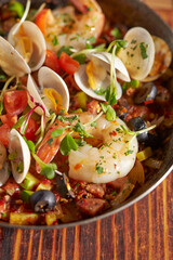 salad with shrimps and vegetables