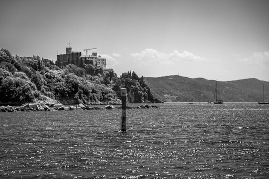 Between sea and lagoon. Sailing trip between the Marano lagoon and the Gulf of Trieste. Black and white.