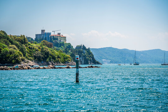 
Between sea and lagoon. Sailing trip between the Marano lagoon and the Gulf of Trieste.