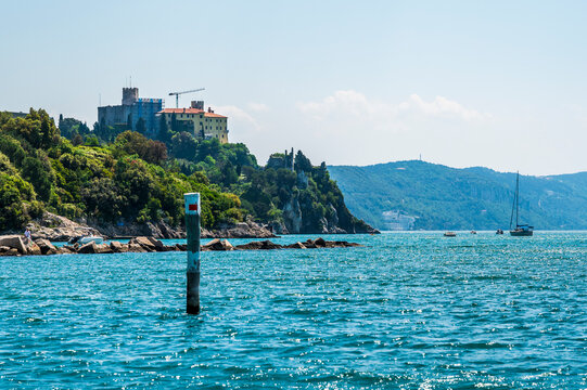 
Between sea and lagoon. Sailing trip between the Marano lagoon and the Gulf of Trieste.