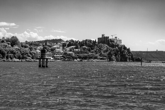 Between sea and lagoon. Sailing trip between the Marano lagoon and the Gulf of Trieste. Black and white.