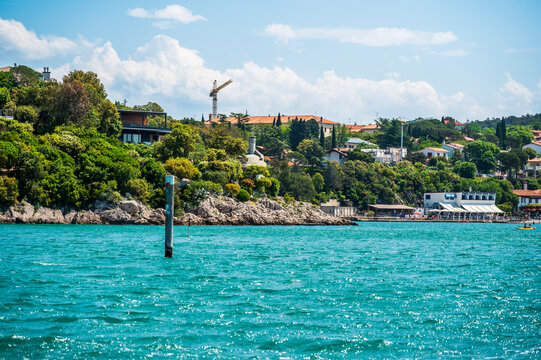 
Between sea and lagoon. Sailing trip between the Marano lagoon and the Gulf of Trieste.