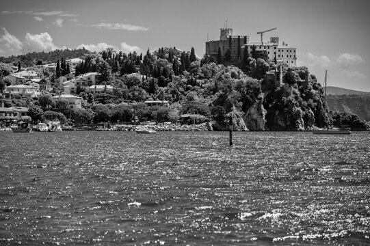 Between sea and lagoon. Sailing trip between the Marano lagoon and the Gulf of Trieste. Black and white.