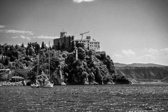 Between sea and lagoon. Sailing trip between the Marano lagoon and the Gulf of Trieste. Black and white.