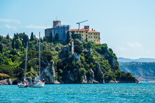 
Between sea and lagoon. Sailing trip between the Marano lagoon and the Gulf of Trieste.
