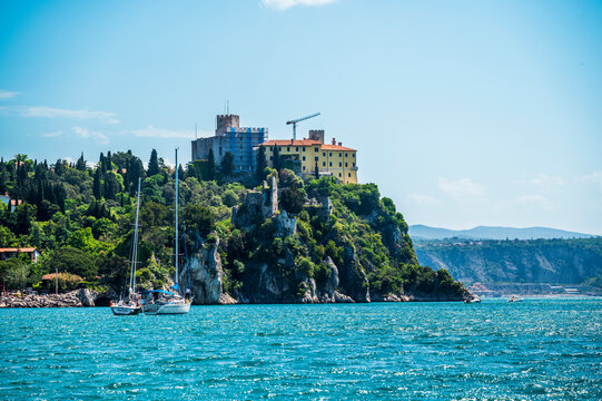 
Between sea and lagoon. Sailing trip between the Marano lagoon and the Gulf of Trieste.