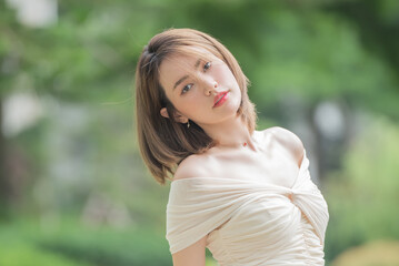 Naklejka premium Portrait of young smiling woman looking at camera. happy girl standing in creative office. genuine natural portrait of brunette woman happy and smiling on rooftop of new modern home.