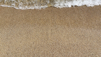 Fototapeta na wymiar 波打ち際のビーチの砂浜