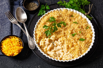 baked mac and cheese topped with panko