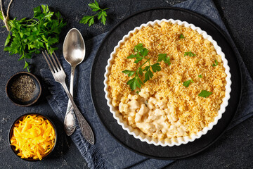 baked mac and cheese topped with panko