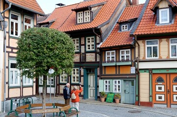 Blick auf das kleinste Haus in der Stadt Wernigerode im Landkreis Harz in Sachsen-Anhalt.