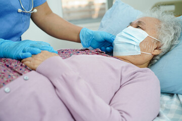 Obraz na płótnie Canvas Doctor check Asian elder senior woman patient wearing a mask for protect covid coronavirus.