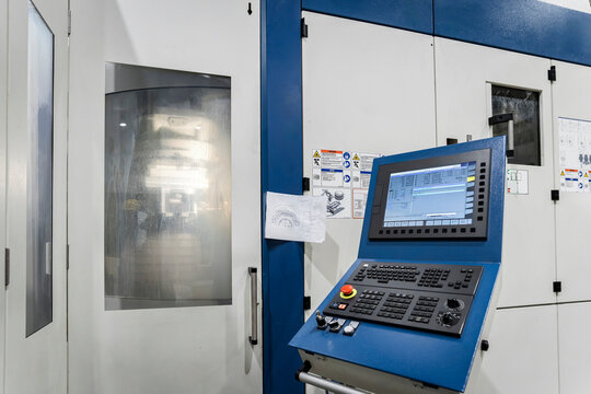 Cnc machinery with screen in metal industry