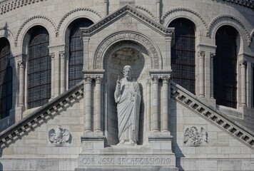 Sculpture de Jésus sur le sacré coeur à Paris	