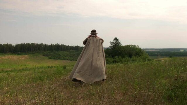 ancient warrior, wandering warrior, mythical warrior,
a man dressed as an ancient warrior, a guy dressed as a knight plays on camera