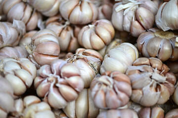 Close up of garlic on a market stall.