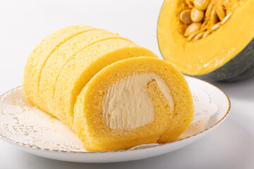 かぼちゃクリームのロールケーキ