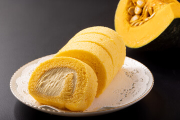 かぼちゃクリームのロールケーキ