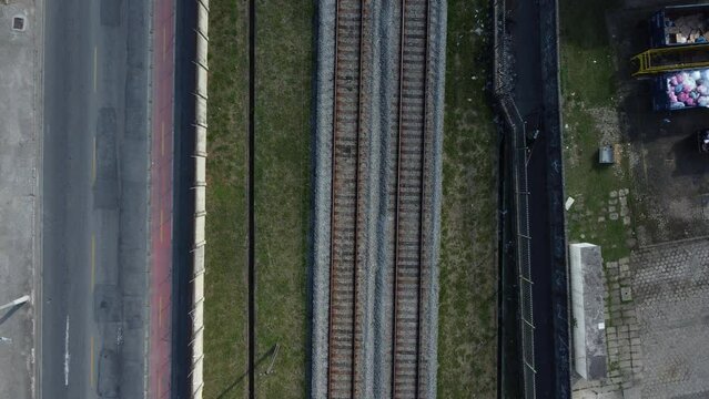 Vis&atilde;o a&eacute;rea da linha de trem da CPTM na cidade de Mogi das Cruzes SP Brasil