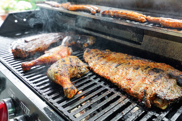 Baked and fried meat cut into pieces is cooked over a fire on a gas grill.