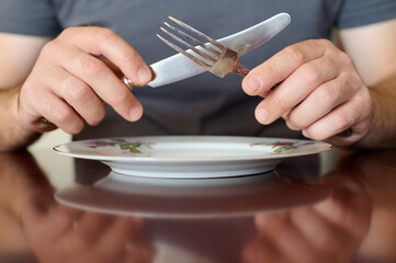 Minimalist Table Setting: Empty Plate and Silverware