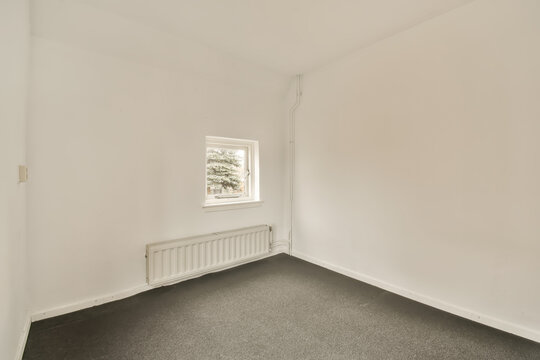 Empty unfurnished room with white walls and window