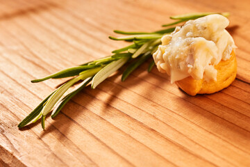 Gorgonzola cheese on tarallo bread