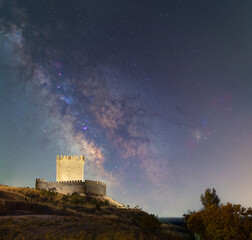 Castle of Tiedra and core of de Milky Way © Baquez Photography